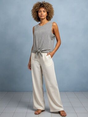 “THE EVERYDAY EDGE" RILEY STRIP TIE TANK TOP BLACK & WHITE
BEST SELLER 🔥